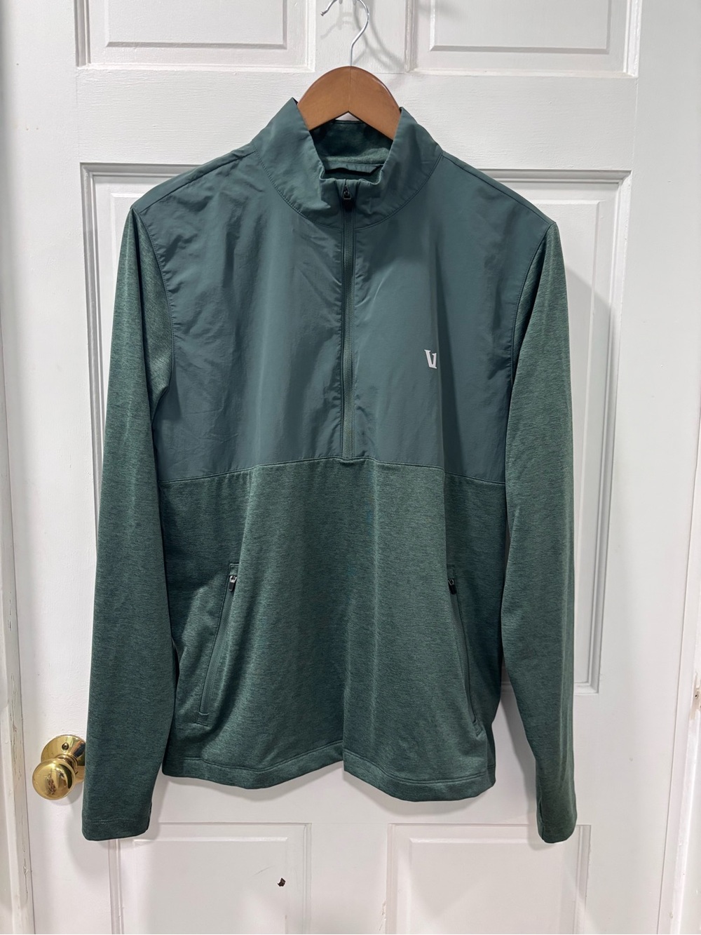 Vuori Men’s Sunday Element 1/2 Zip Size Medium Agate Heather Green Company Logo